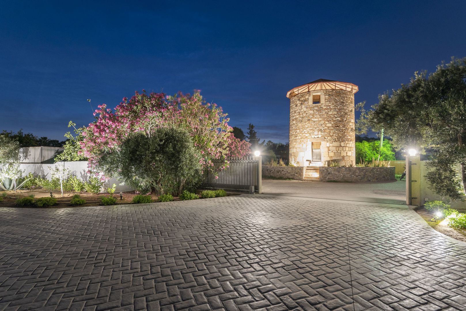 Apollon Windmill Hotel – Molen bij avond, Lambi