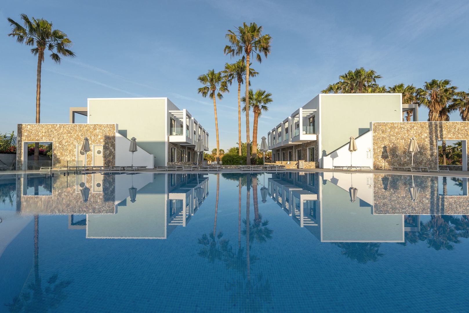 Apollon Windmill Hotel – Zwembad met palmen, Lambi
