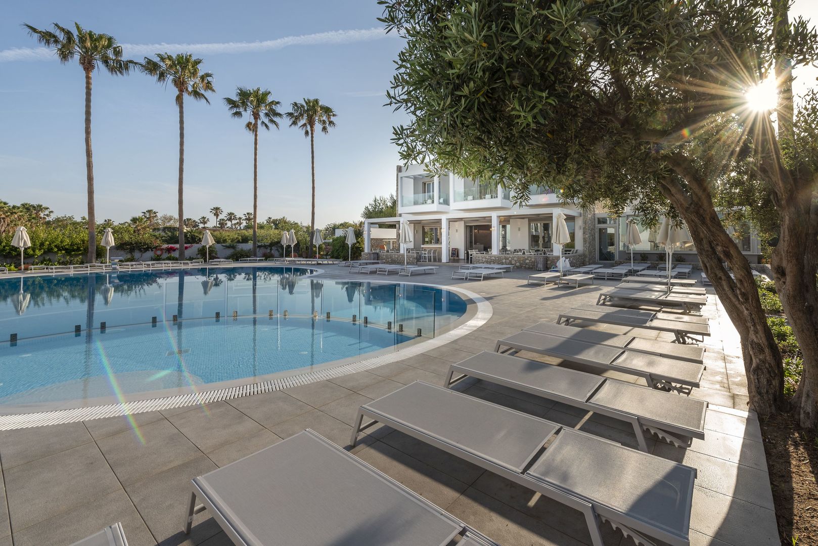 Apollon Windmill Hotel – Zwembad met ligbedden, Lambi