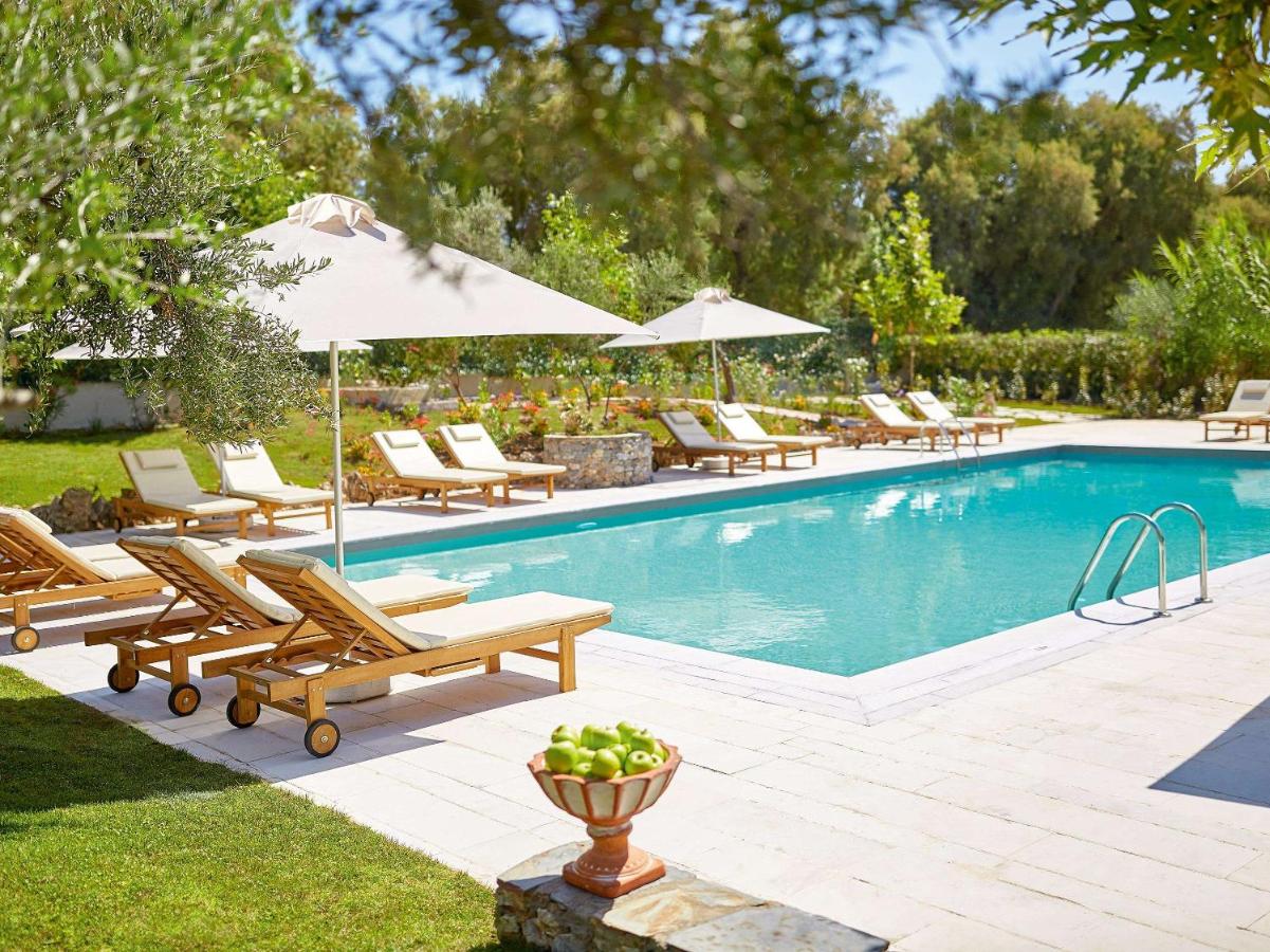 Grecotel Villa Oliva – Zwembad met fruitschaal, Adelianos Kambos