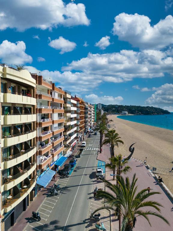 Almirall Apartaments cover