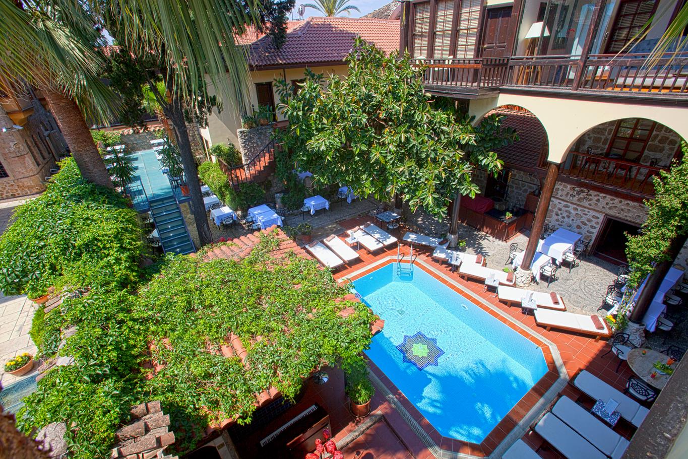 Alp Pasa Hotel – Binnenplaats met zwembad, Antalya