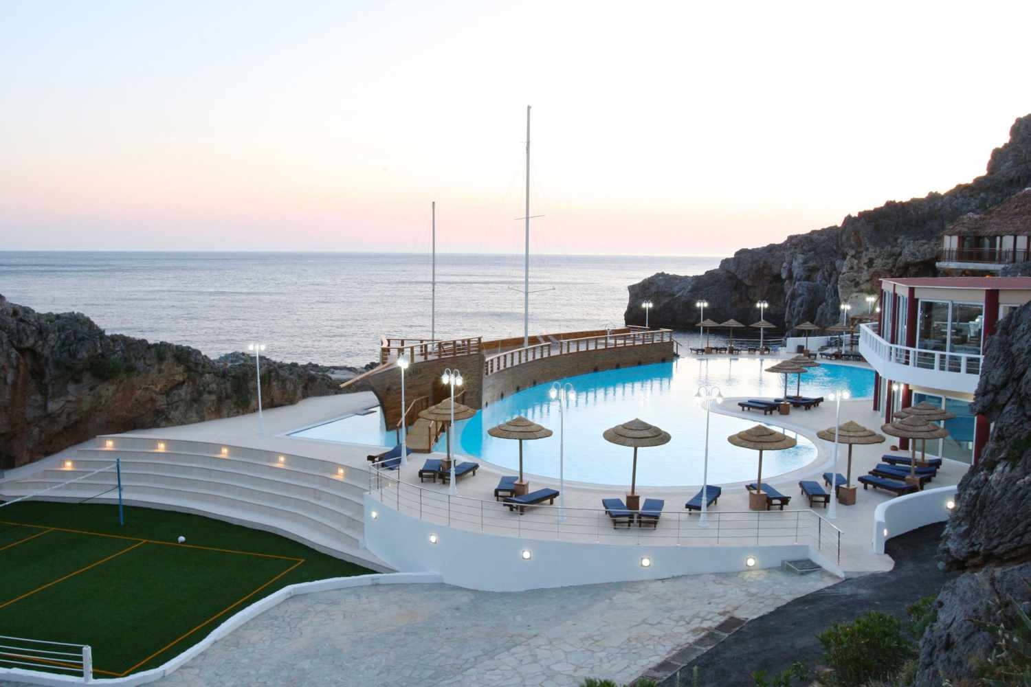 Kalypso Cretan Village Sense Resort & Spa – Zwembad bij zonsondergang, Plakias