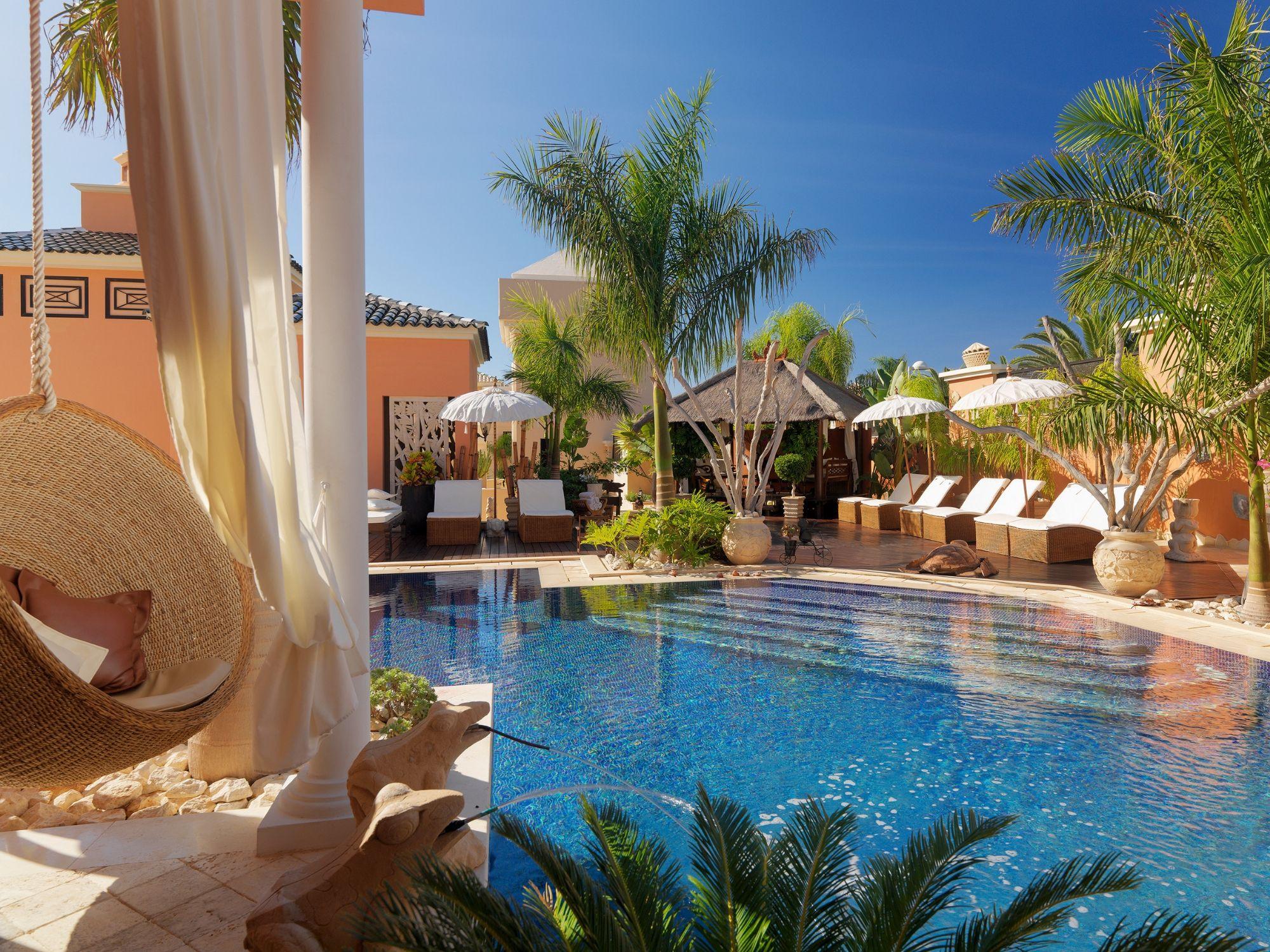 Hotel Royal Garden Villas & Spa cover