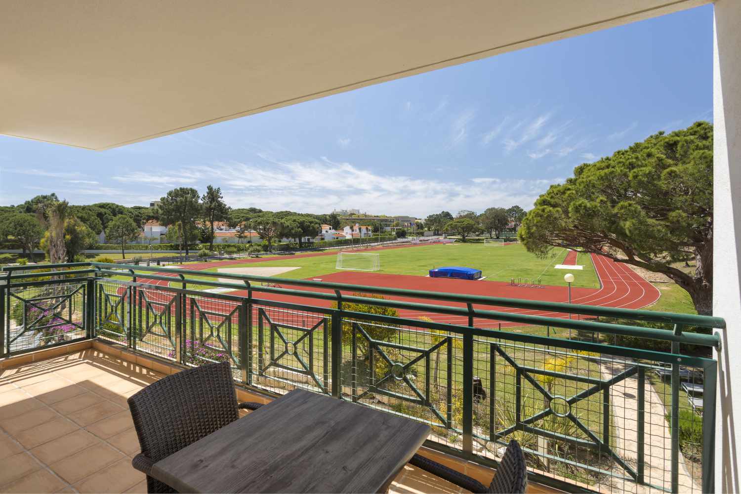 AP Victoria Sport & Beach Hotel – Balkon met sportveld, Albufeira