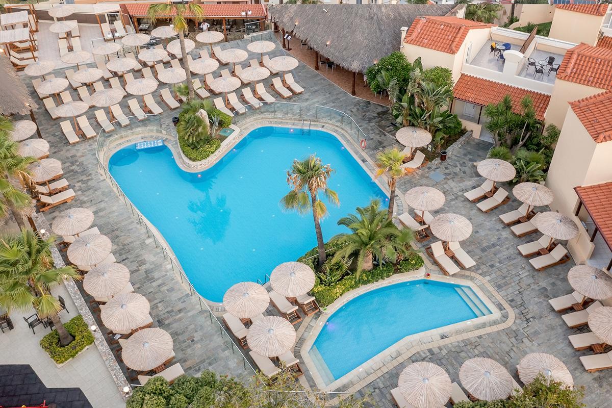 Theo Hotel – Zwembad van boven, Agia Marina