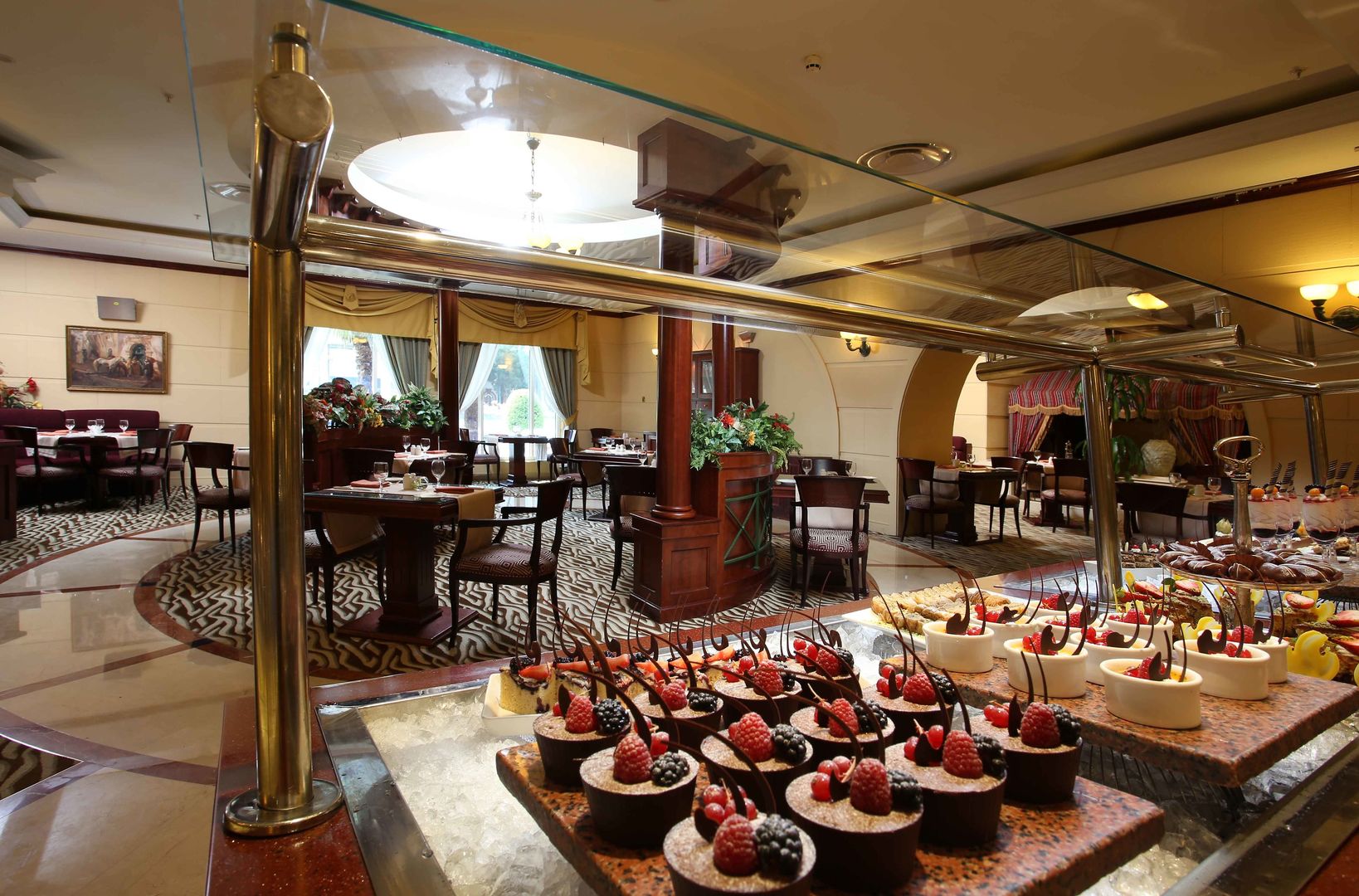 Knight Castle Hotel – Restaurant met gebak, Dubai