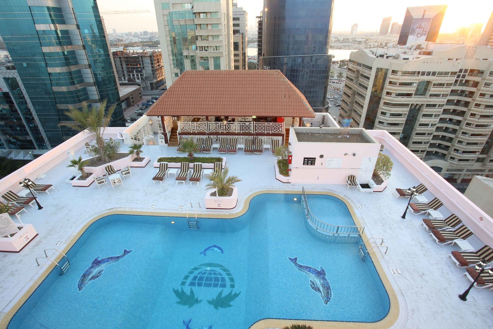 Knight Castle Hotel – Dakzwembad met stadsuitzicht, Dubai