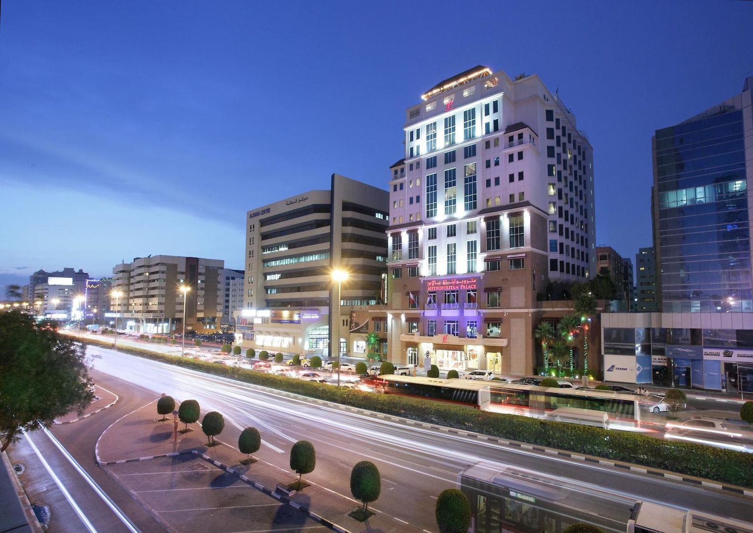 Knight Castle Hotel – Hotel bij avondlicht, Dubai