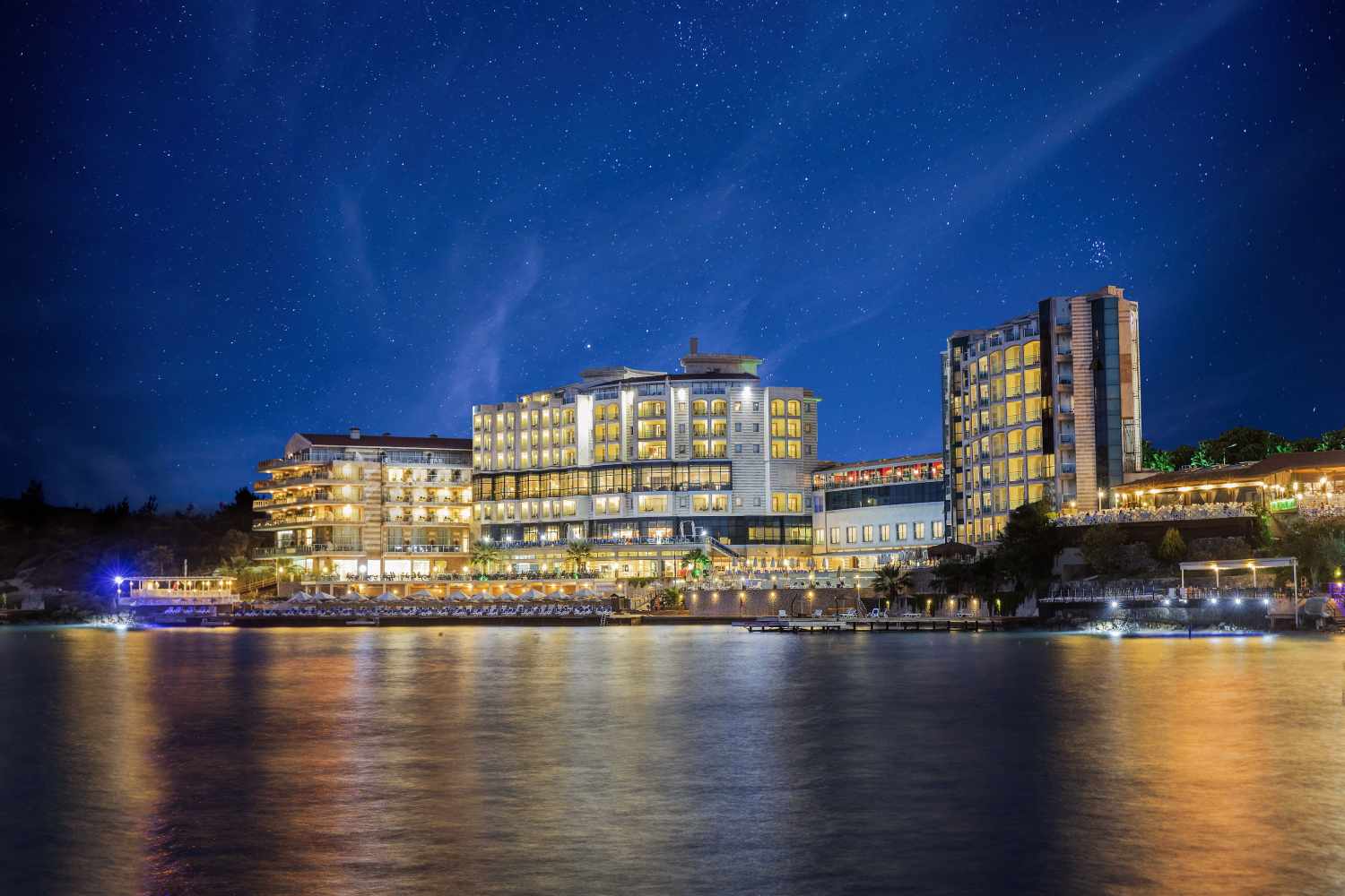 Charisma De Luxe Hotel cover