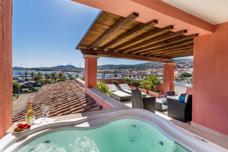 Hotel La Vecchia Fonte – Bubbelbad met havenzicht, Palau