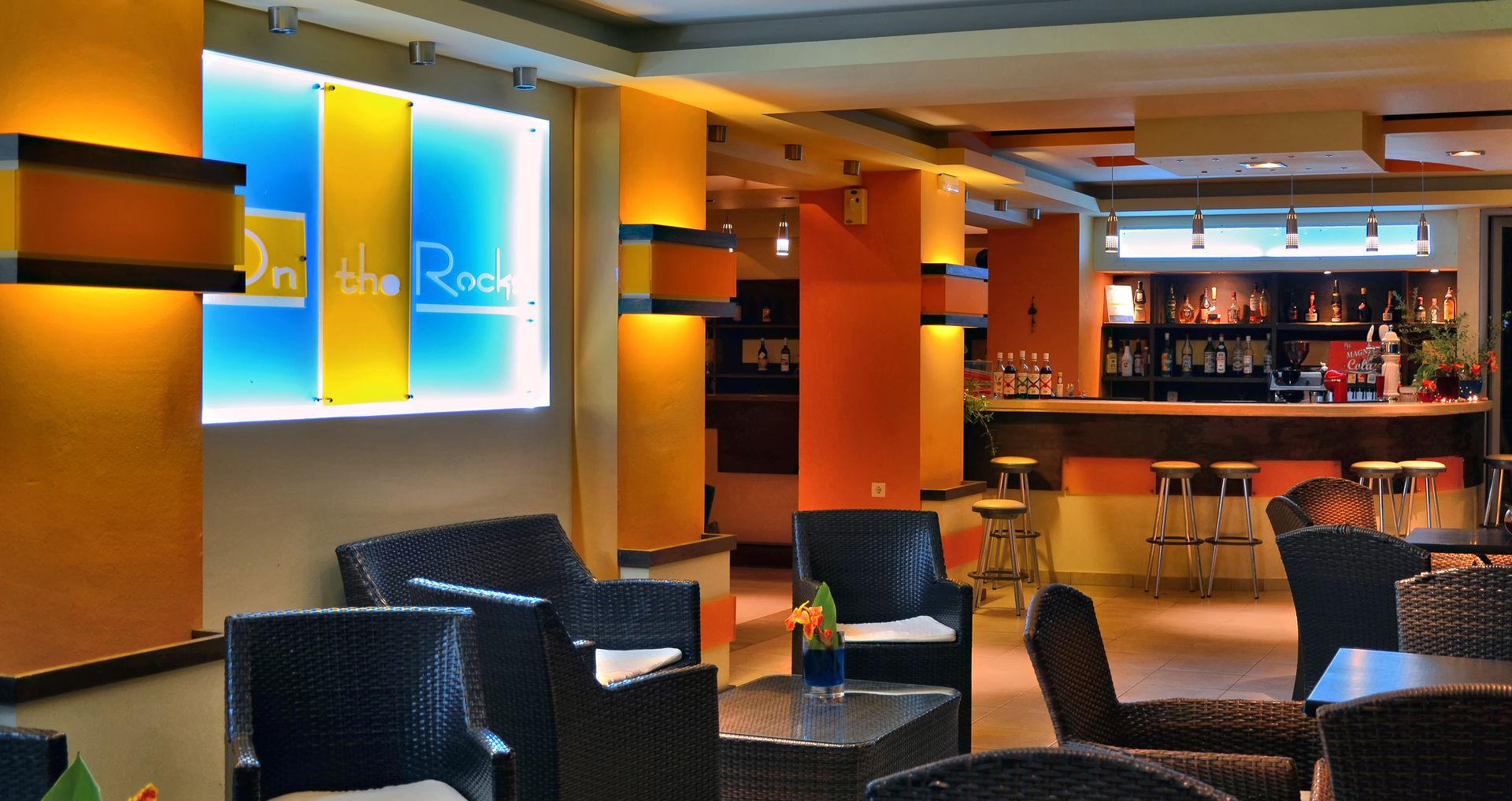 Belussi Beach Hotel & Suites – Bar, Drosia