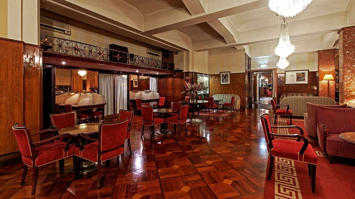 Astoria – Zaal met houten vloer, Coimbra