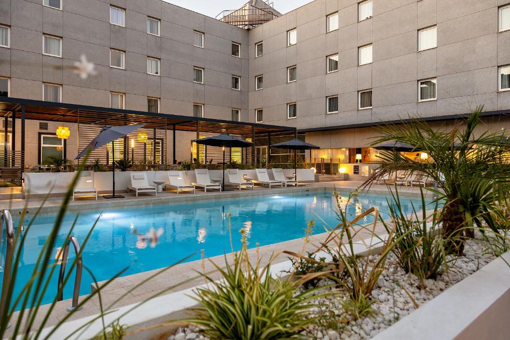 Hotel Vértice Sevilla Aljarafe cover