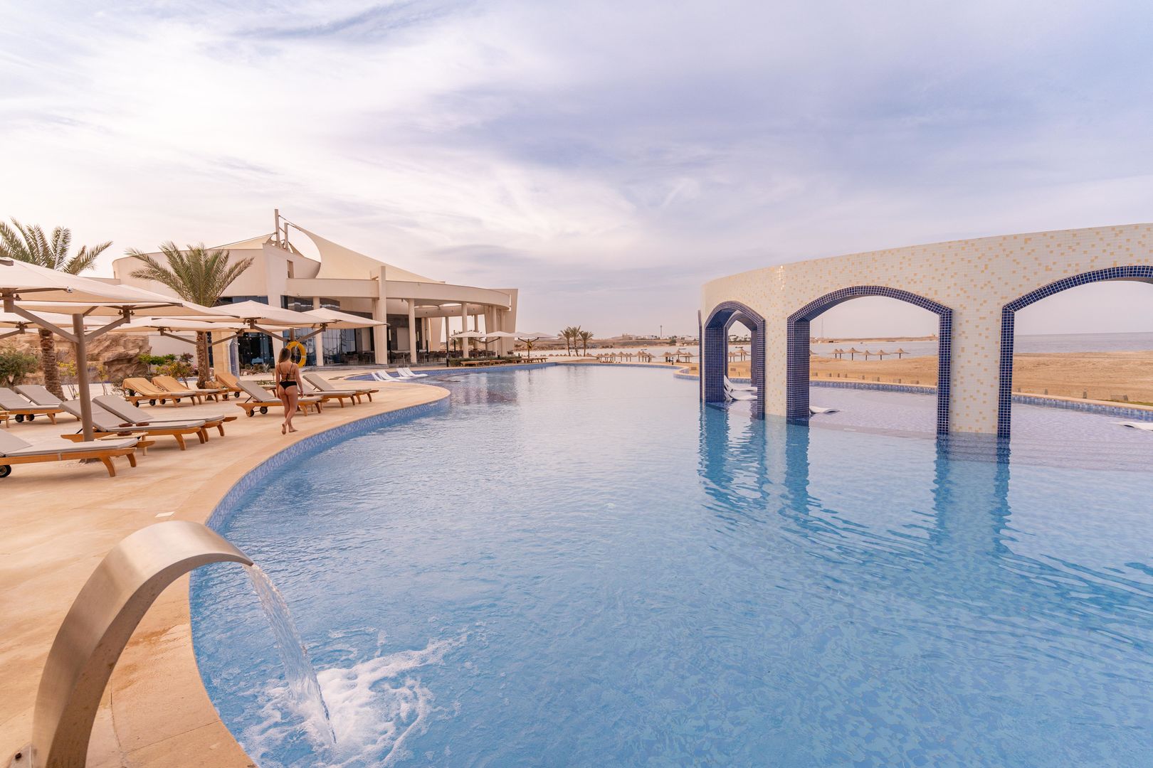 Malikia Resort Abu Dabbab – Zwembad met ligbedden, Marsa Alam