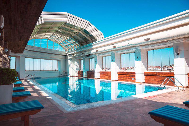 Ramada Plaza by Wyndham Istanbul City Center – Dakterras met zwembad, Istanbul