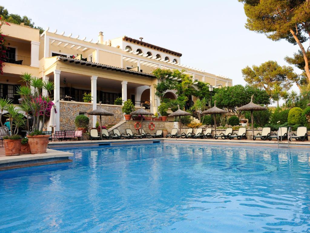 Hotel Bahia – Zwembad met ligbedden, Paguera