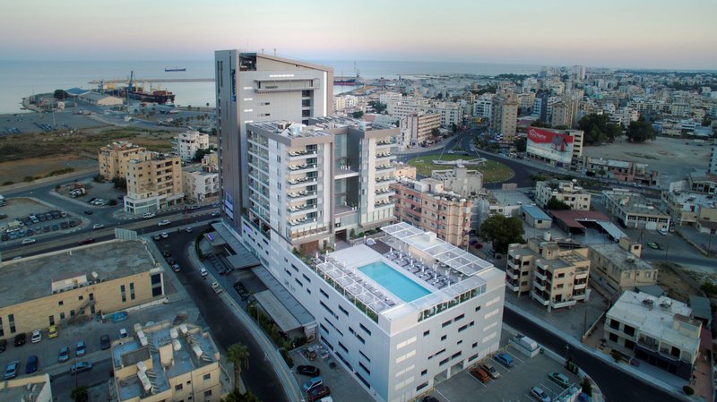 Radisson Blu Hotel, Larnaca – Hotel van boven, Larnaca