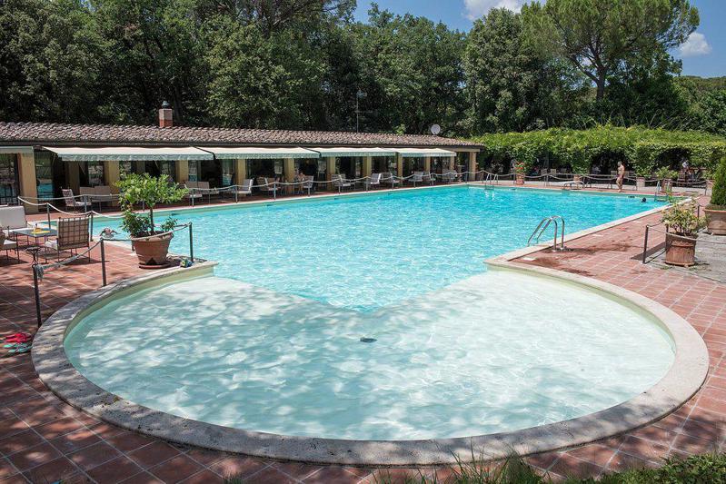 Borgo San Luigi – Zwembad met terras, Monteriggioni