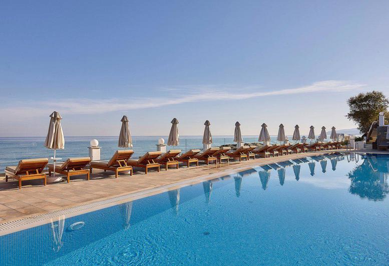 Alexander Beach Hotel & Village Resort – Zwembad met ligbedden, Malia