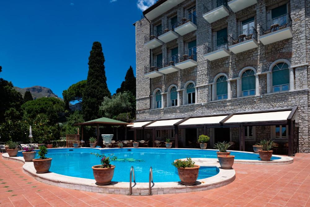 Taormina Park Hotel – Zwembad bij stenen gevel, Taormina