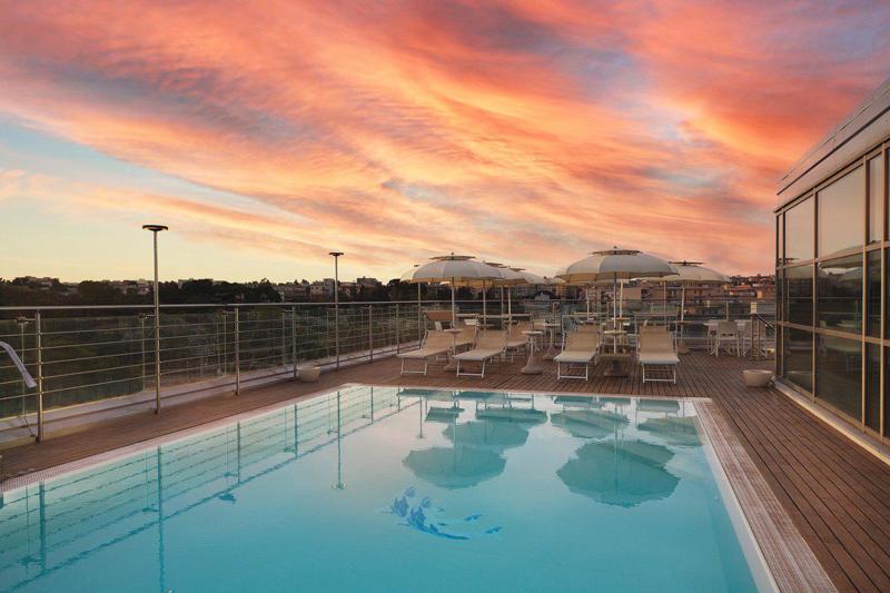 Mercure Siracusa Prometeo – Dakzwembad bij zonsondergang, Siracusa