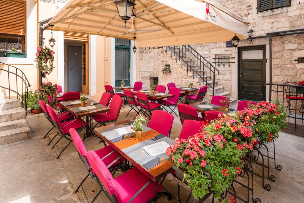 Central Square Heritage Hotel – Terras met bloemen, Split