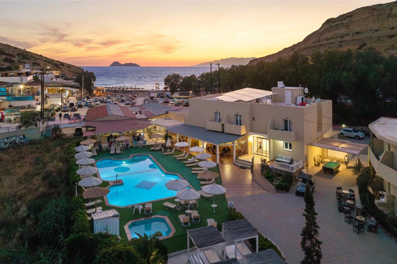 Hotel Fragiskos – Hotel en zwembad bij schemering, Matala