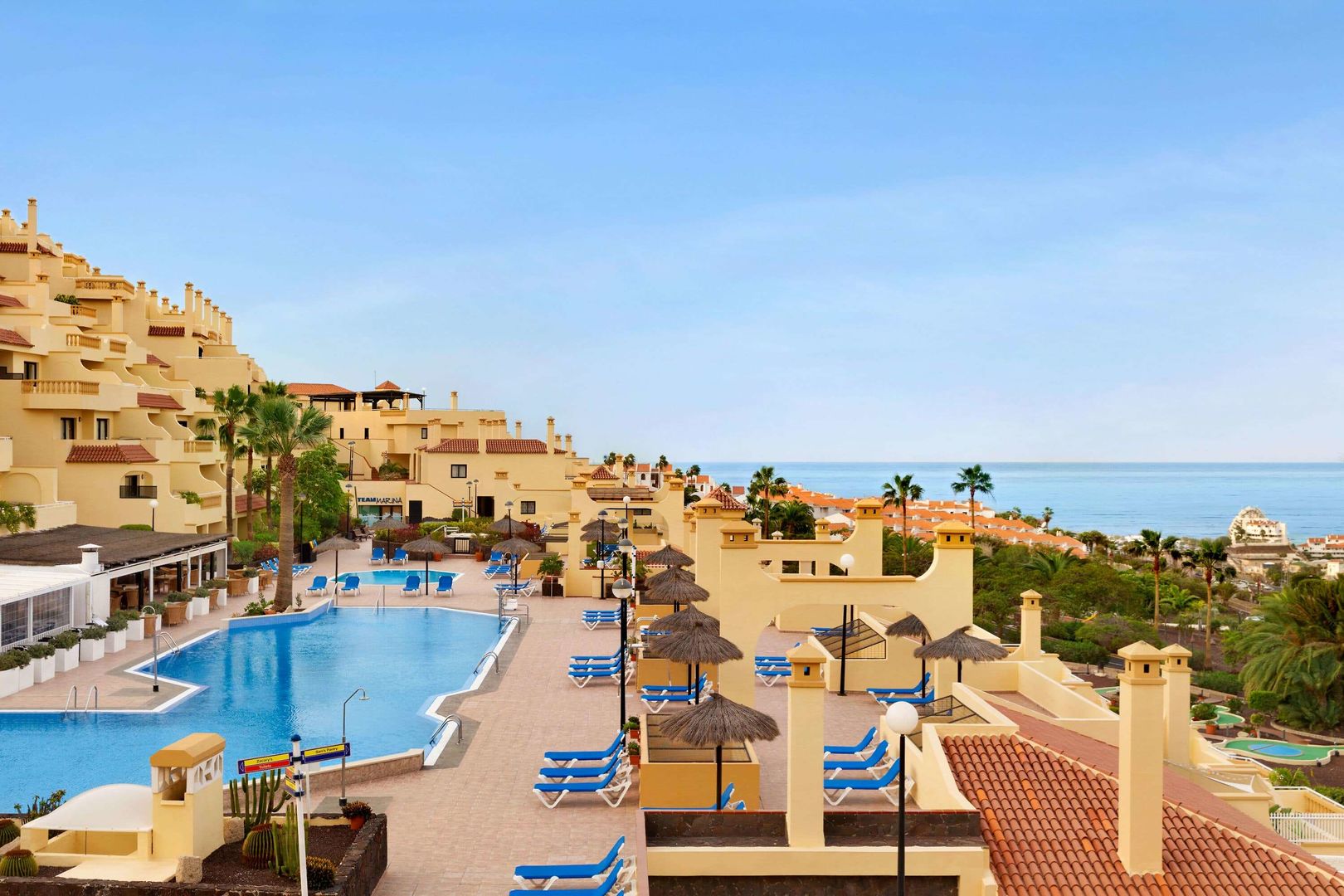 Ramada Residences by Wyndham Costa Adeje – Zwembad met uitzicht op zee, Adeje