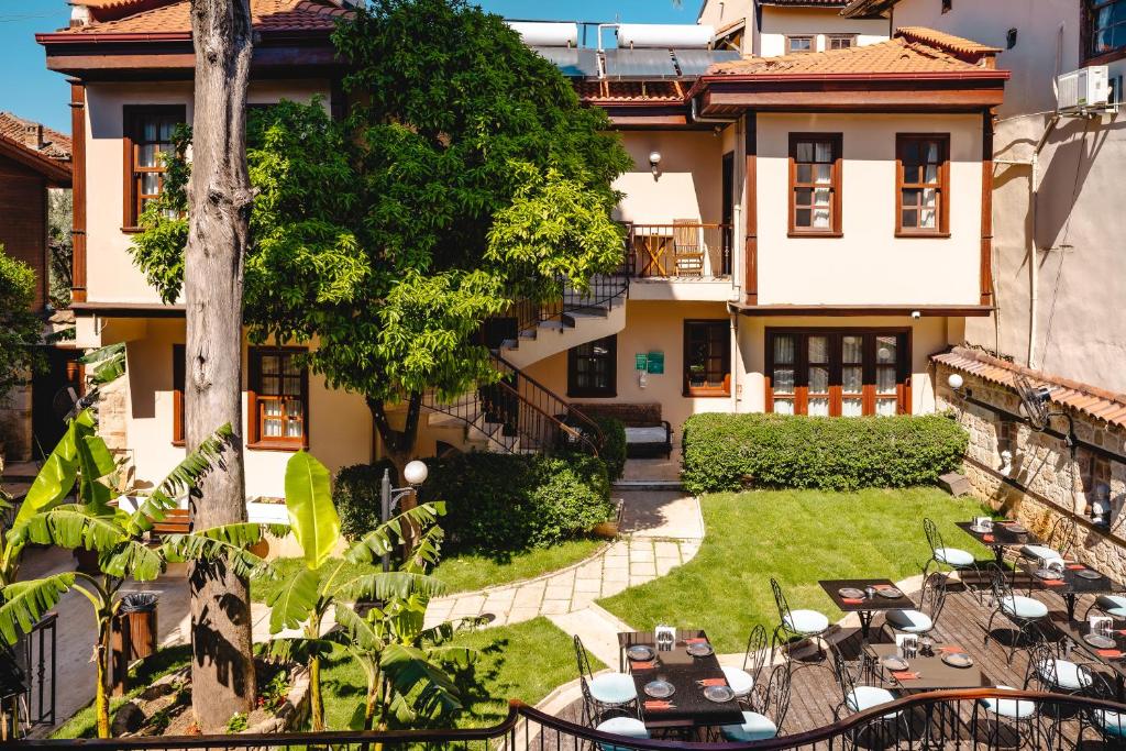 Mediterra Art Hotel – Tuin met restaurant, Antalya