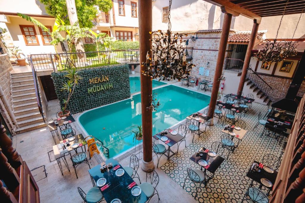 Mediterra Art Hotel – Binnenplaats met zwembad, Antalya