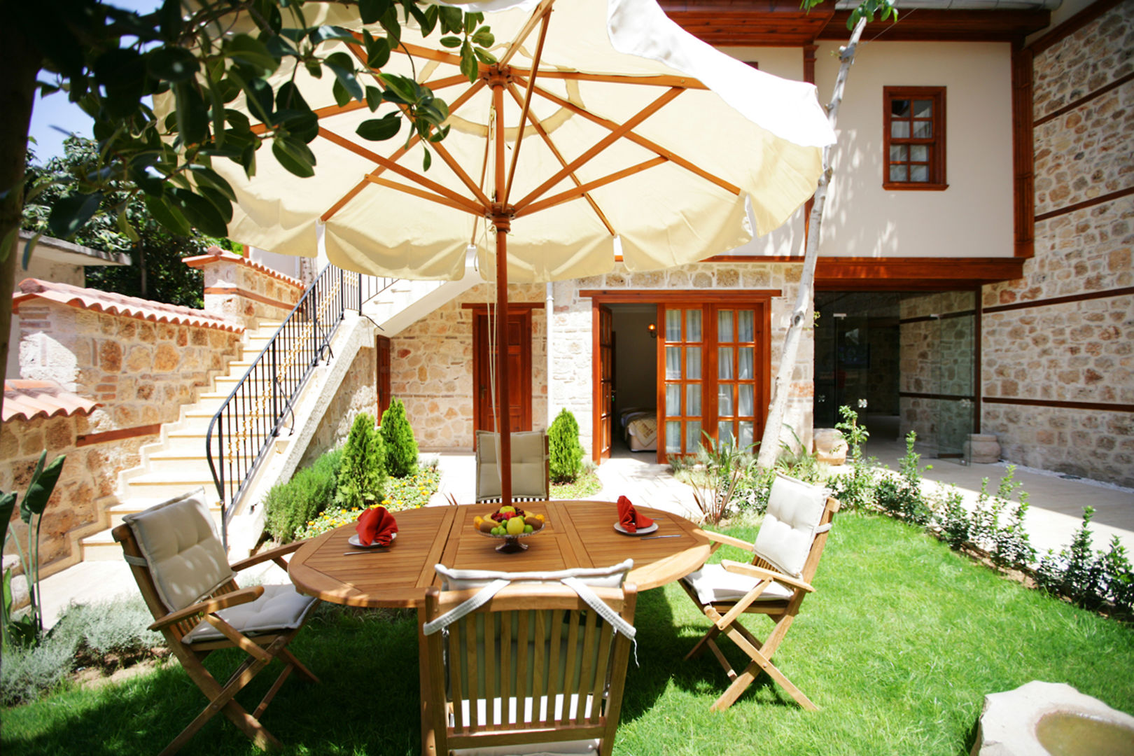 Mediterra Art Hotel – Tuin met parasol, Antalya