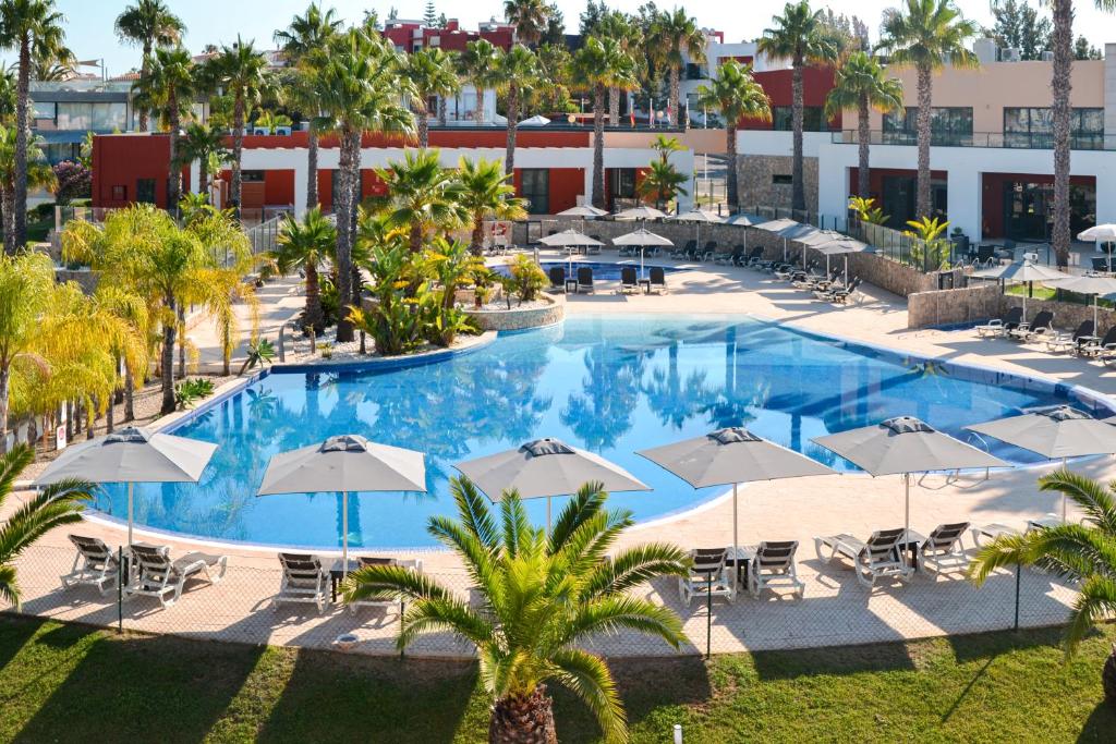 Vitor's Village – Zwembad en tuin, Ferragudo