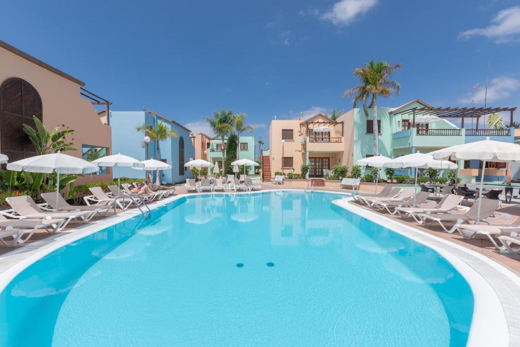 Club Vista Serena – Zwembad met ligbedden, Maspalomas