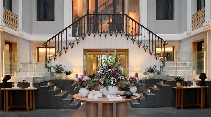 Hotel H10 Urquinaona Plaza cover
