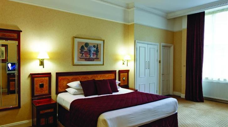 Hotel Grange The Clarendon cover