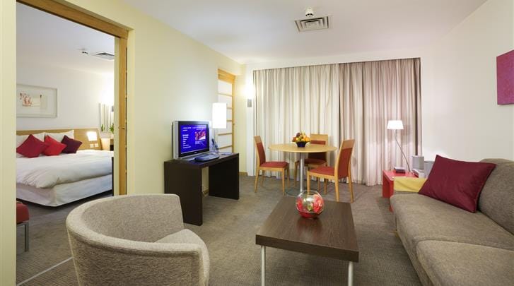 Hotel Novotel London West cover