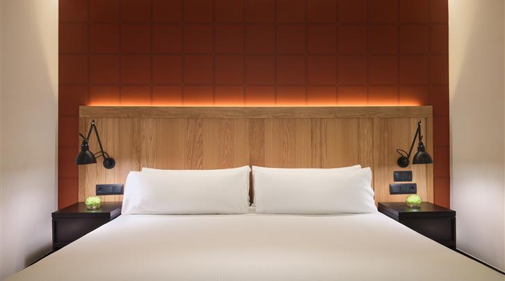 Hotel H10 Puerta de Alcalá cover