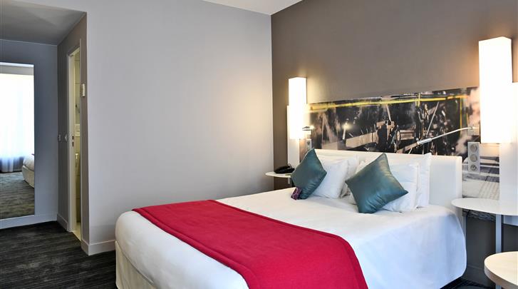 Mercure Paris Gare de l'Est Magenta cover