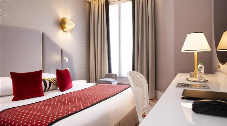 Hotel Victor Hugo cover