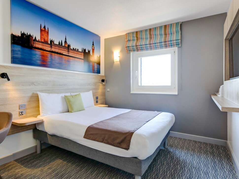 Ibis London Excel Docklands Hotel cover