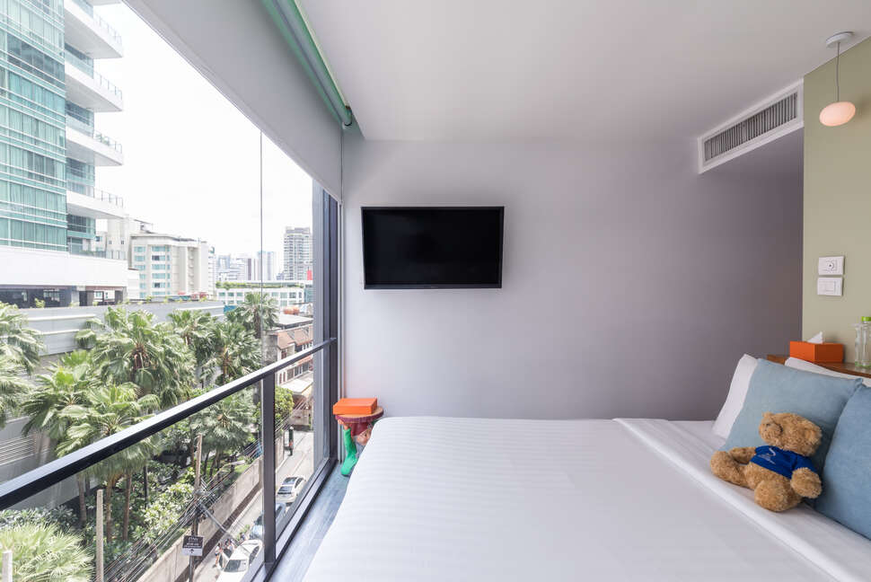 S Box Sukhumvit Hotel cover