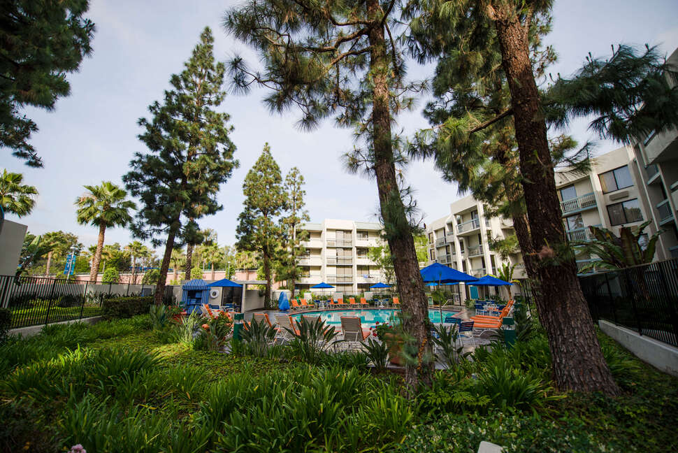 Howard Johnson Anaheim Hotel & Water Playgrou cover