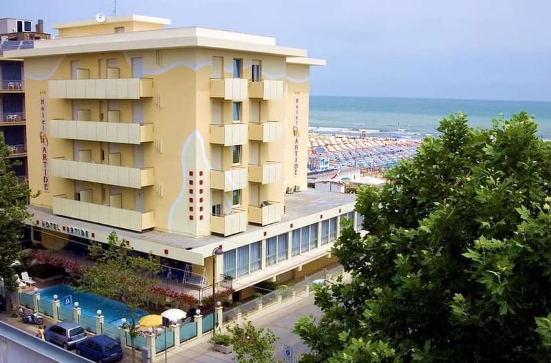 Hotel Artide cover