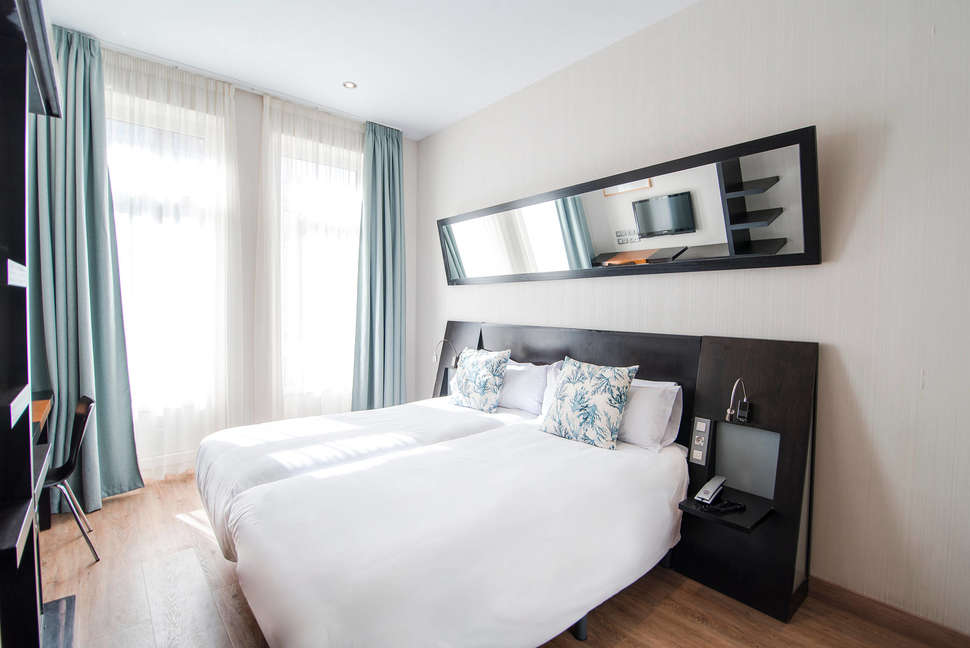Petit Palace Germanias Hotel
