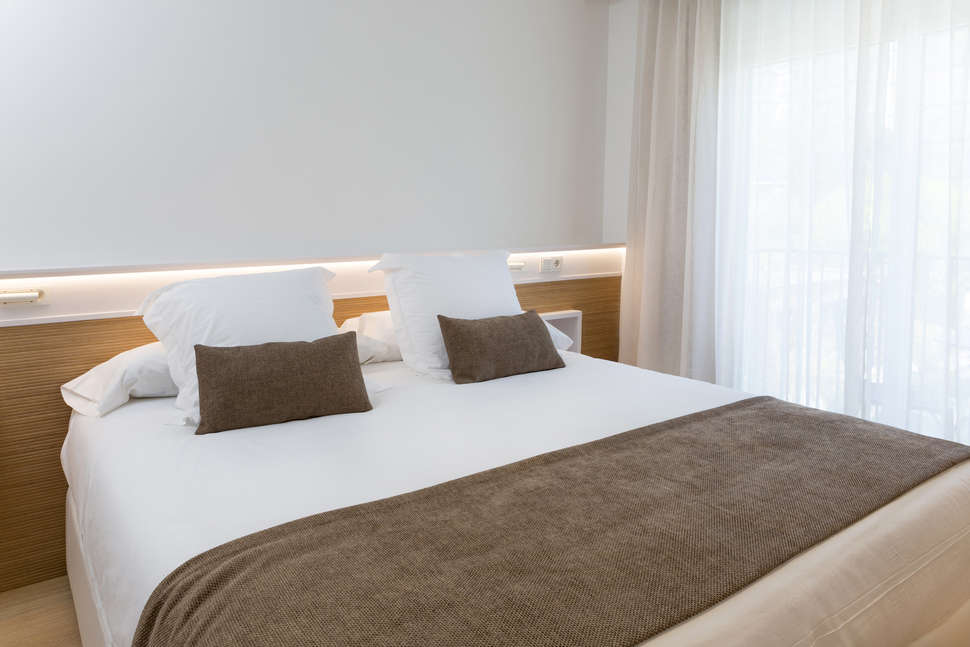Hotel Costa Brava cover