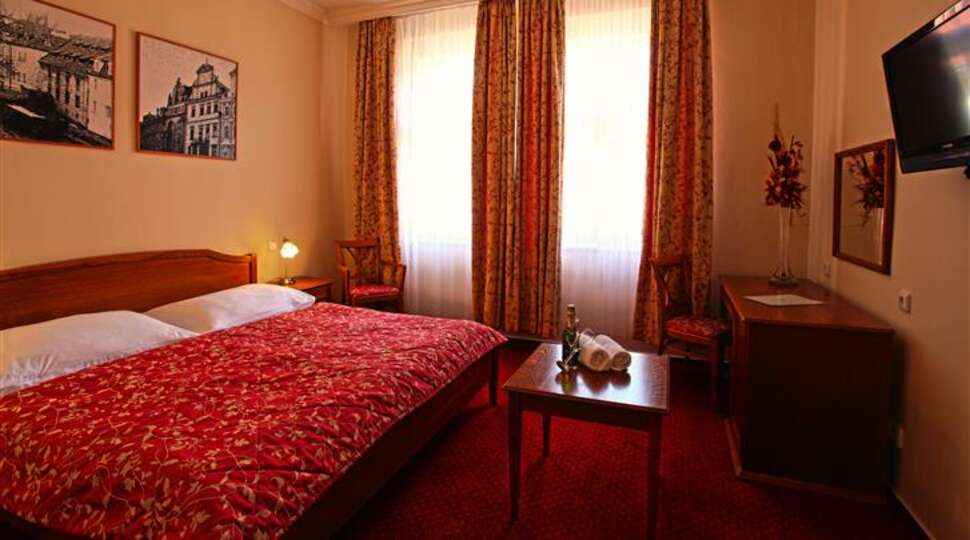 Hotel Anna cover