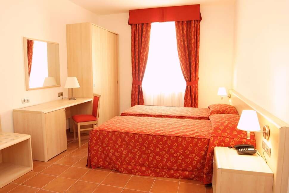 Hotel Caesar Praag cover