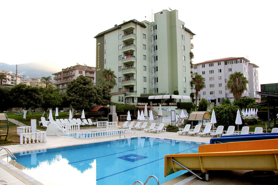 Aparthotel Green Park cover