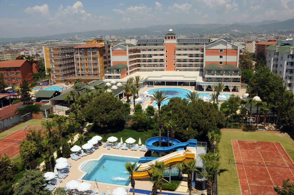 Insula Resort & Spa cover